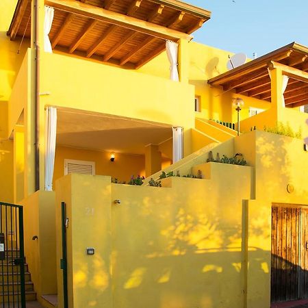 Yellowhouse Apartment Кала Гононе Екстериор снимка
