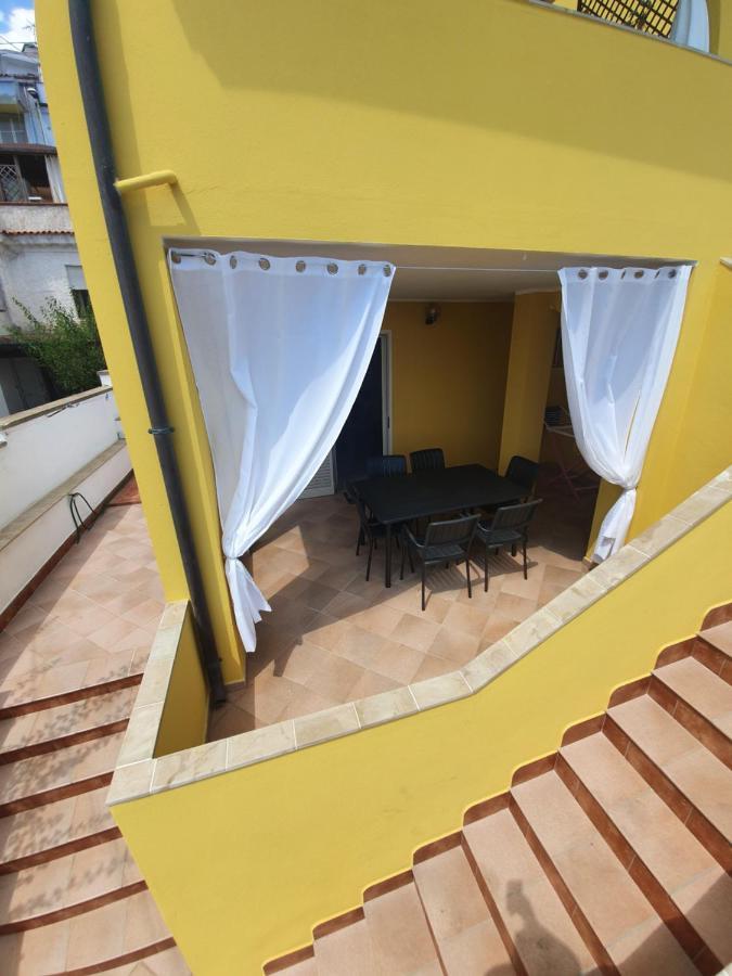 Yellowhouse Apartment Кала Гононе Екстериор снимка