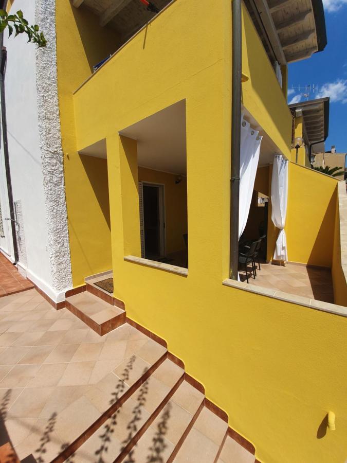 Yellowhouse Apartment Кала Гононе Екстериор снимка