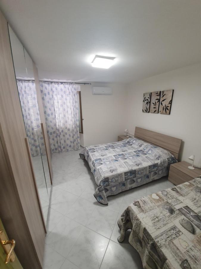 Yellowhouse Apartment Кала Гононе Екстериор снимка