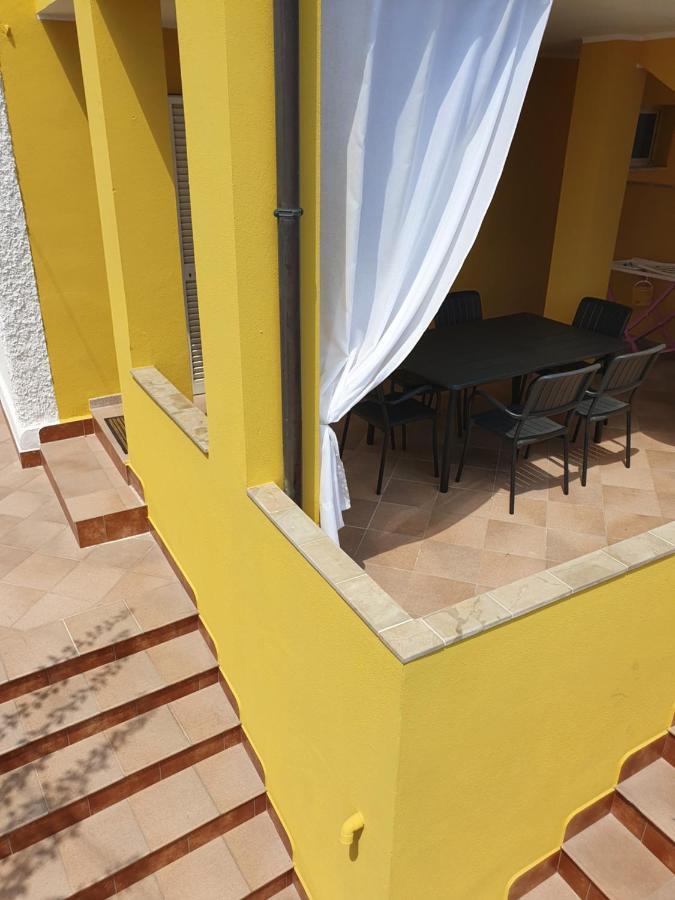 Yellowhouse Apartment Кала Гононе Екстериор снимка