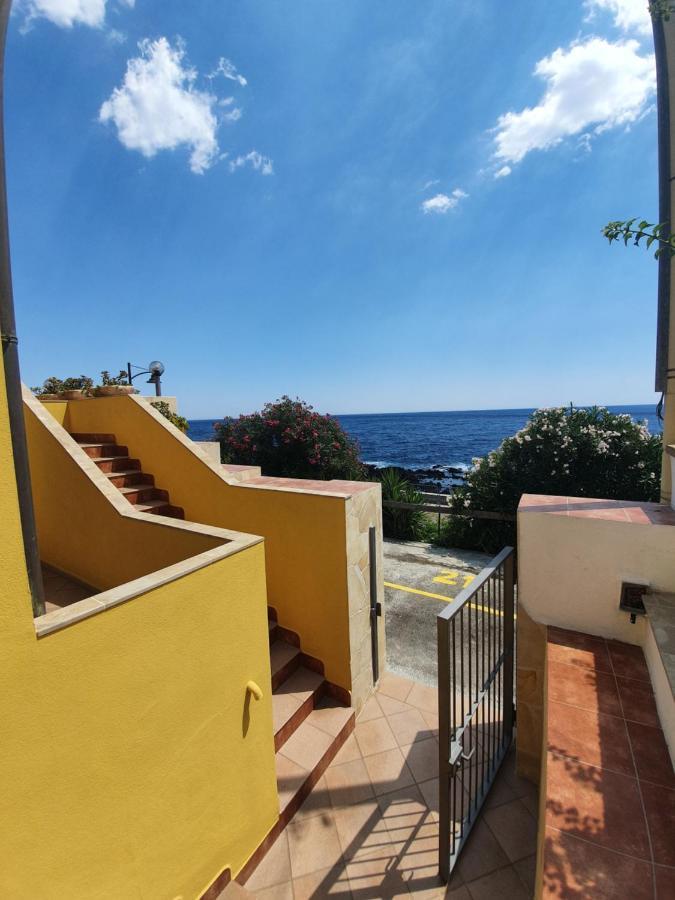 Yellowhouse Apartment Кала Гононе Екстериор снимка