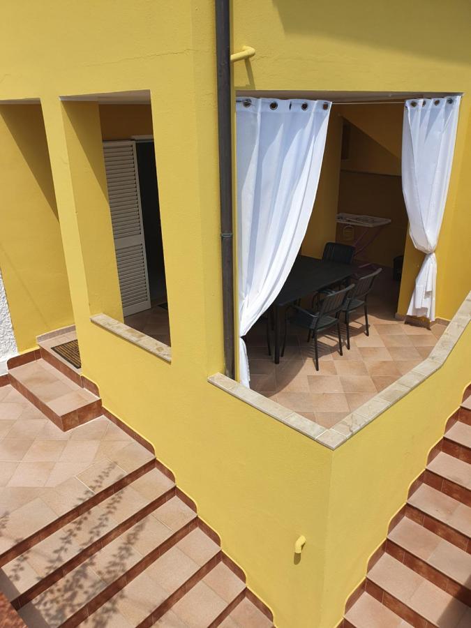 Yellowhouse Apartment Кала Гононе Екстериор снимка