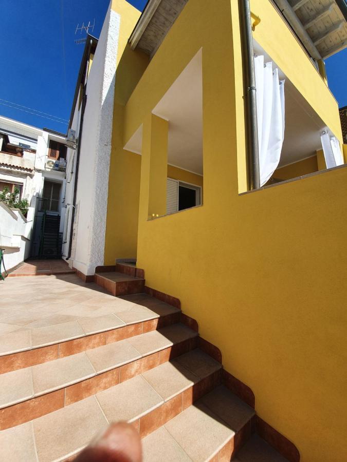 Yellowhouse Apartment Кала Гононе Екстериор снимка