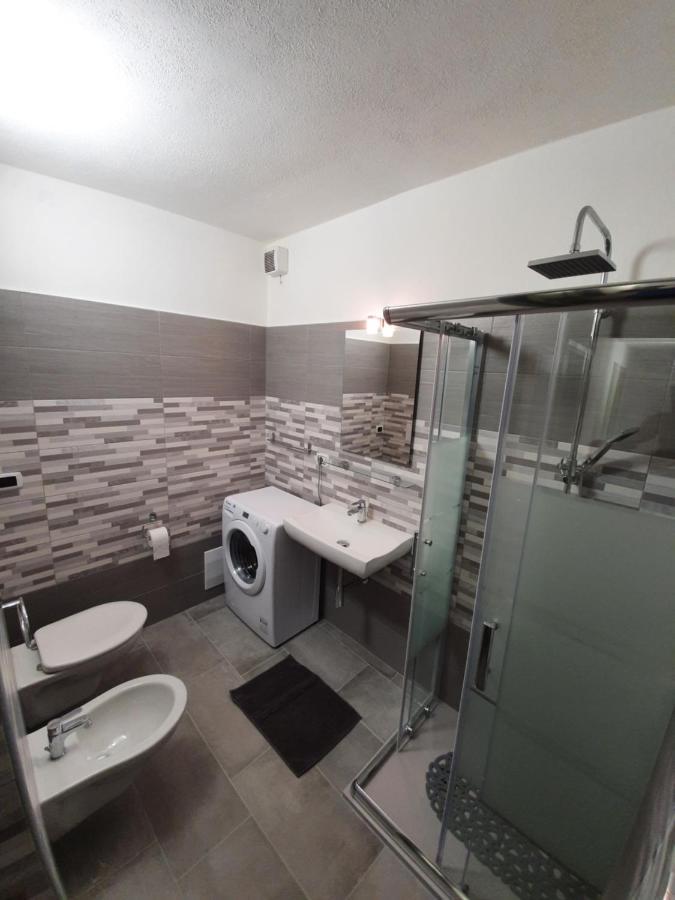 Yellowhouse Apartment Кала Гононе Екстериор снимка