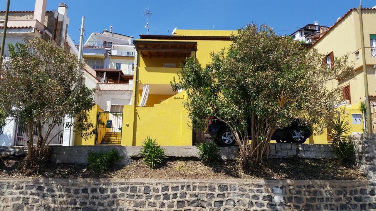 Yellowhouse Apartment Кала Гононе Екстериор снимка