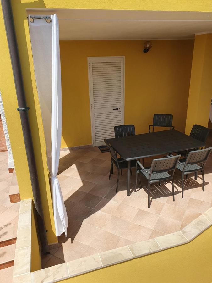 Yellowhouse Apartment Кала Гононе Екстериор снимка