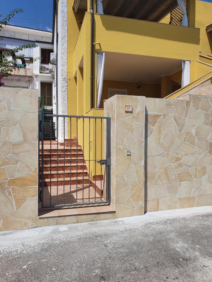 Yellowhouse Apartment Кала Гононе Екстериор снимка
