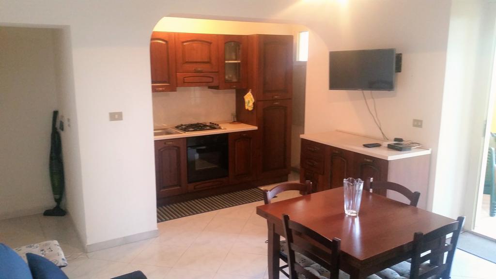 Yellowhouse Apartment Кала Гононе Екстериор снимка