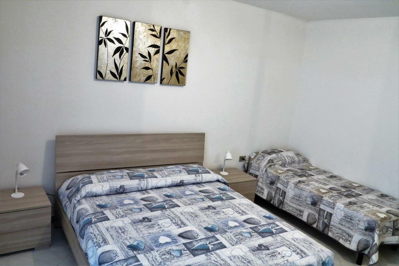 Yellowhouse Apartment Кала Гононе Екстериор снимка