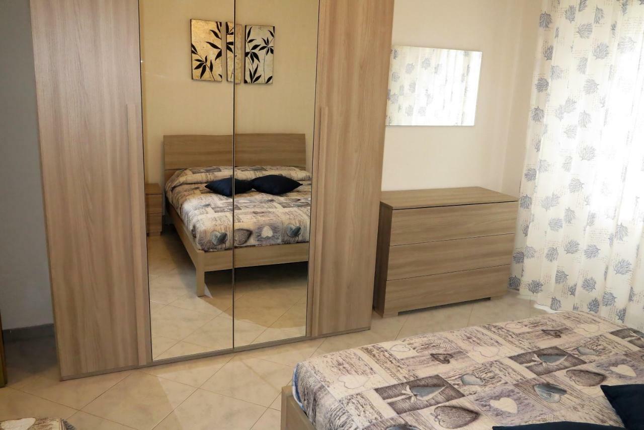 Yellowhouse Apartment Кала Гононе Екстериор снимка